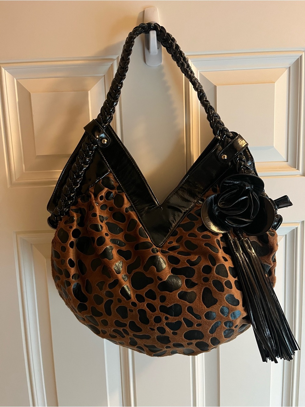 Vintage Women’s Brown Leopard Print Hobo Bag with Black Trim.  NWT.  No name.